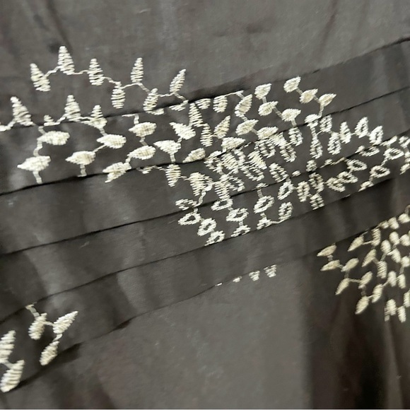 Ann Taylor Factory Cotton Embroidered Floral Sun Dress Cummerbund Waist V-neck - Picture 9 of 13